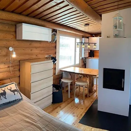 Kaupinmaja, Yllaes, Aekaeslompolo, Lapland - Log With And Fell Scenery Apartment