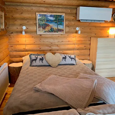 Kaupinmaja, Ylläs, äkäslompolo, Lapland - Log With Lake&fell Scenery