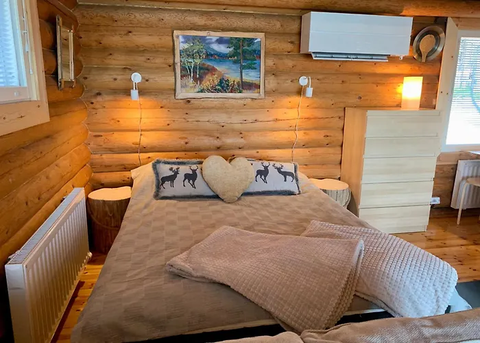 Kaupinmaja, Ylläs, äkäslompolo, Lapland - Log With Lake&fell Scenery